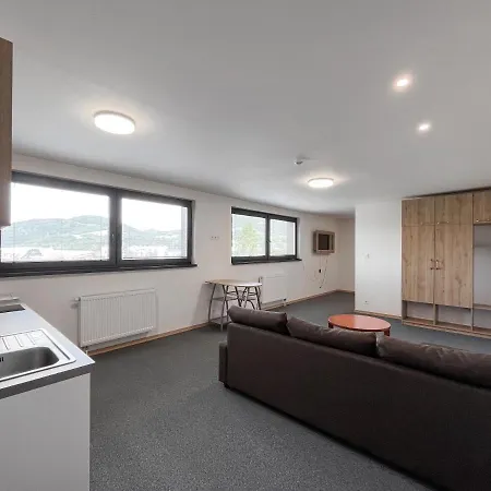 Double Red Cars Museum 3* Brezno