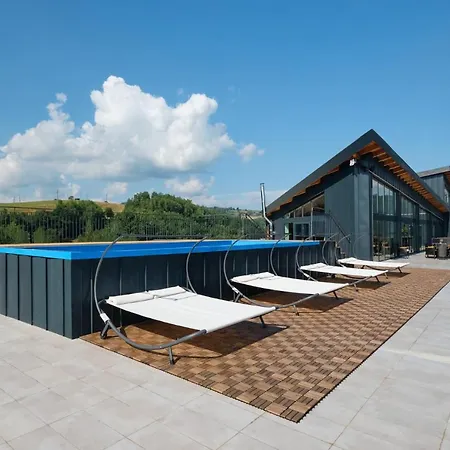 Double Red Cars Museum Отель