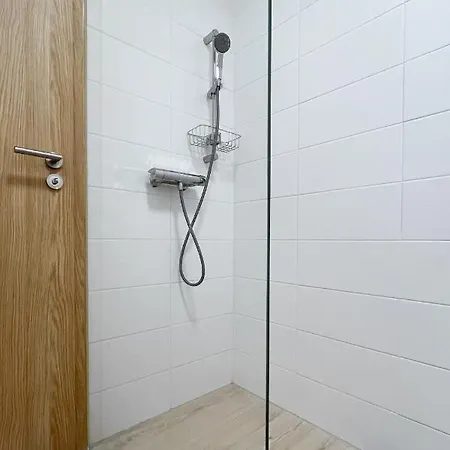 Отель Double Red Cars Museum 3*