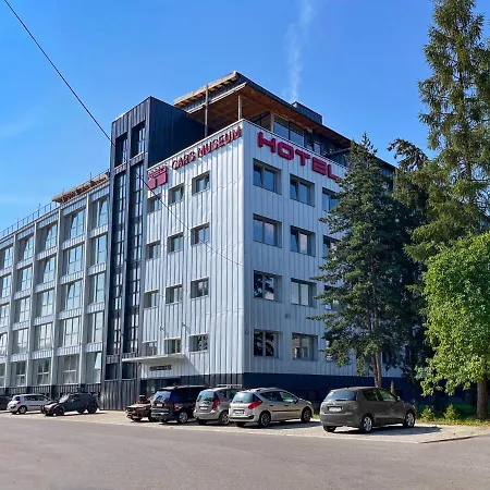 Double Red Cars Museum Hotel 3*