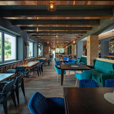 Hotel Double Red Cars Museum 3*