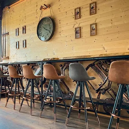 Double Red Cars Museum 3* Брезно