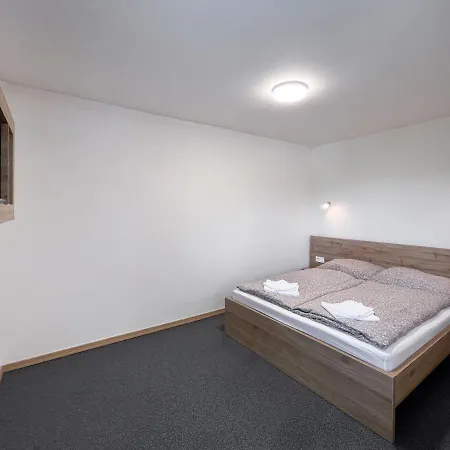 Отель Double Red Cars Museum 3*