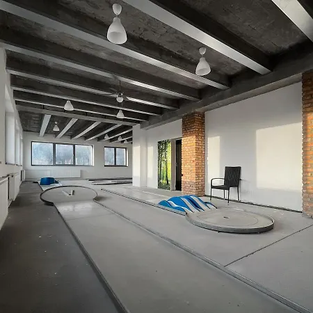 Hotel Double Red Cars Museum