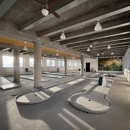 Hotel Double Red Cars Museum Brezno