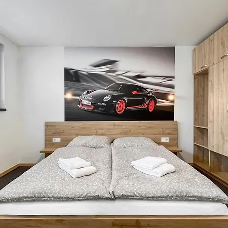 Double Red Cars Museum 3* Brezno