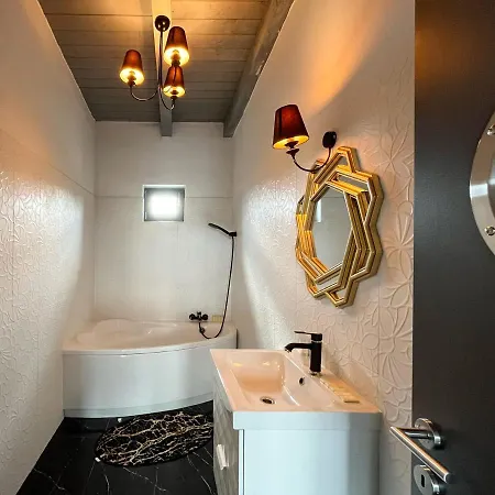 Double Red Cars Museum 3* Брезно