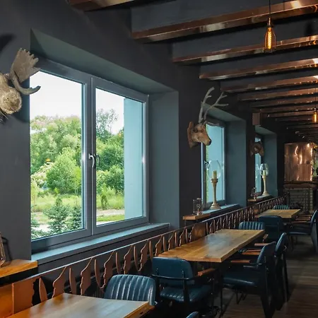 Double Red Cars Museum 3* Брезно