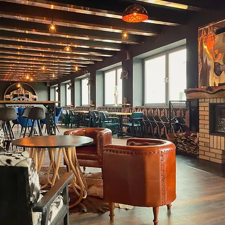 Double Red Cars Museum Отель