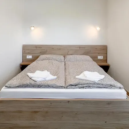 Double Red Cars Museum Отель 3*