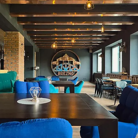 Hotel Double Red Cars Museum 3*