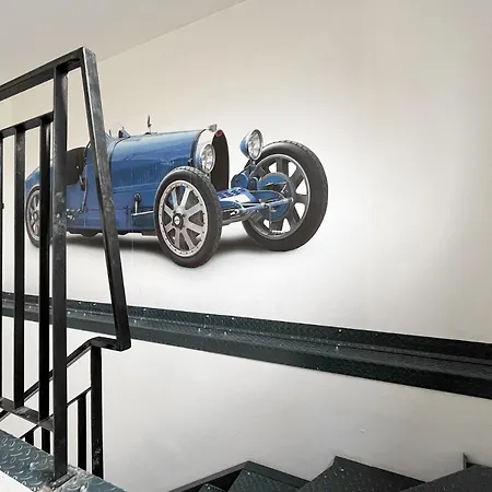 Double Red Cars Museum Отель