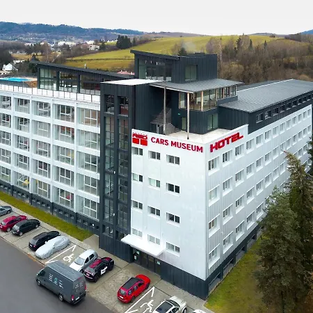 Double Red Cars Museum Hotel Brezno
