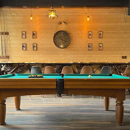 Hotel Double Red Cars Museum 3*