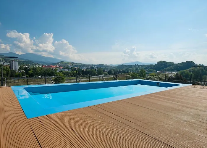 Double Red Cars Museum 3* Breznóbánya
