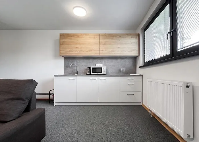 Double Red Cars Museum Szálloda 3*