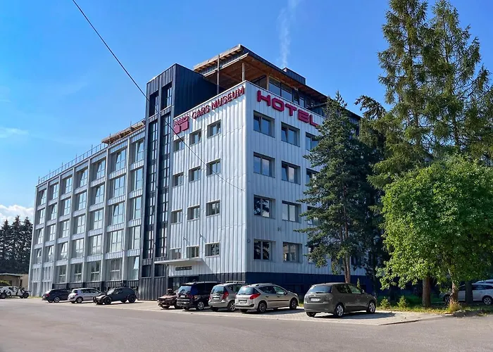 Double Red Cars Museum Szálloda 3*