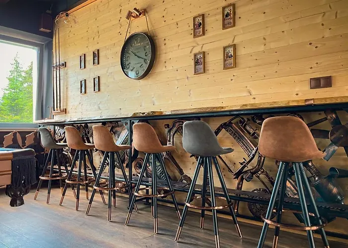 Double Red Cars Museum 3* Breznóbánya