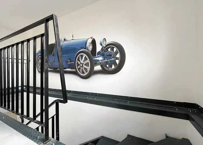 Double Red Cars Museum Szálloda