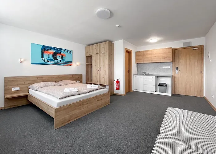 Szálloda Double Red Cars Museum 3*